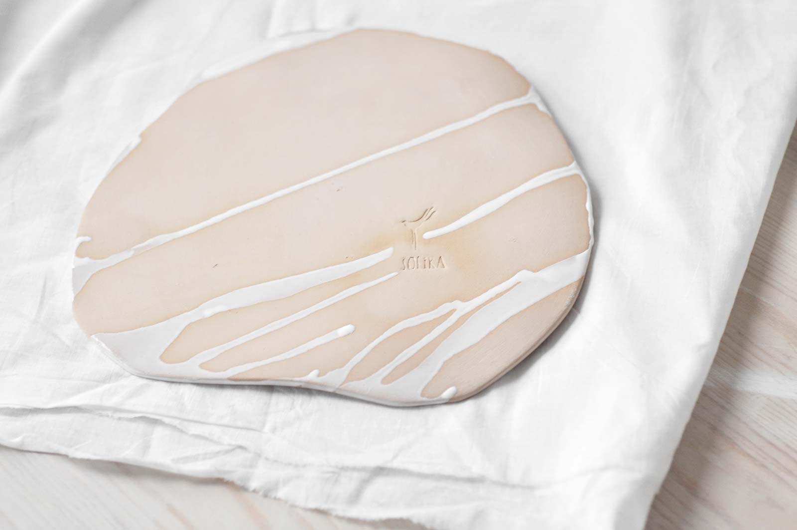 Rear view - Decorative ceramic plate (Handmade)