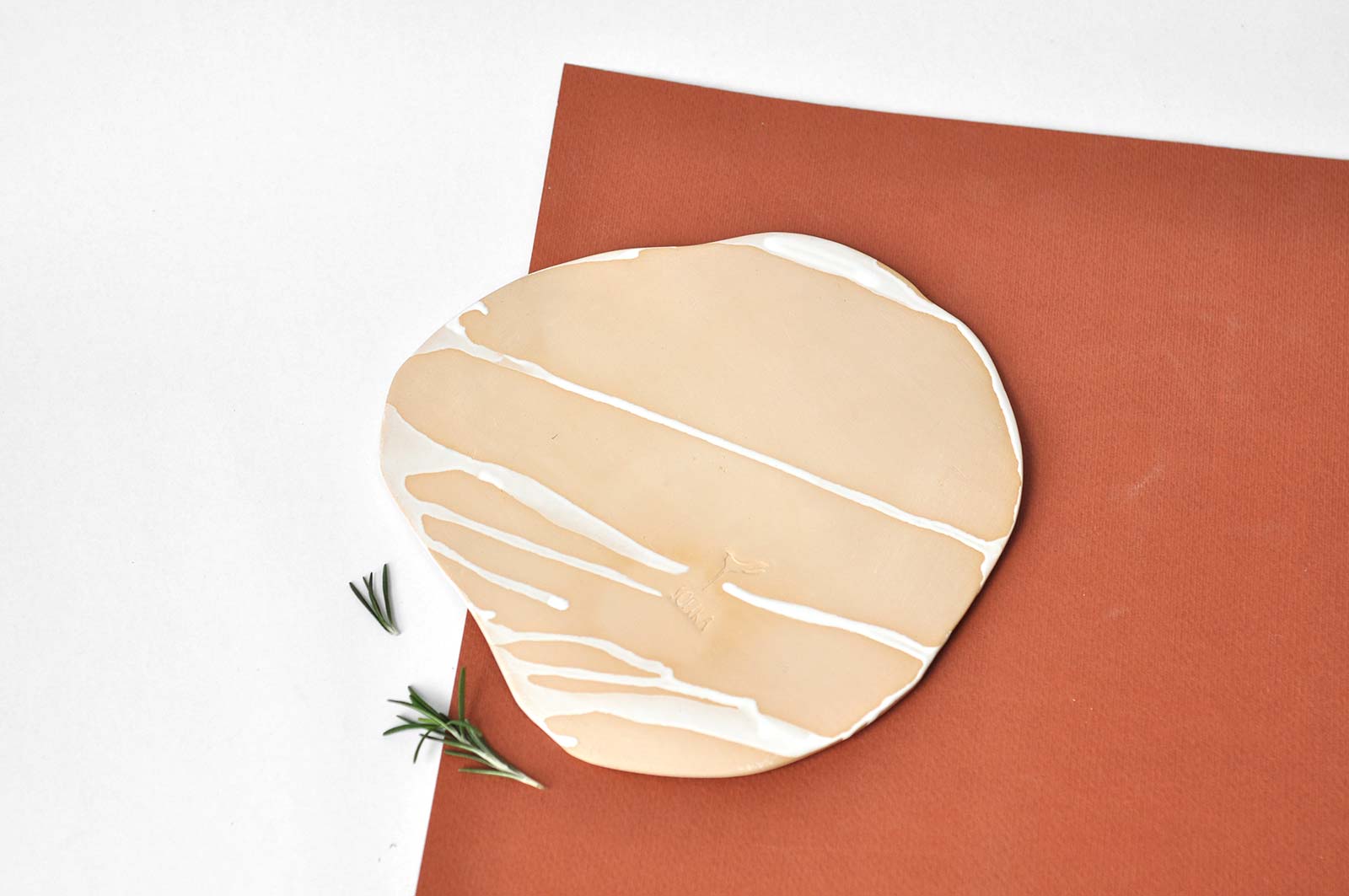 Rear view - Decorative ceramic plate (Handmade)