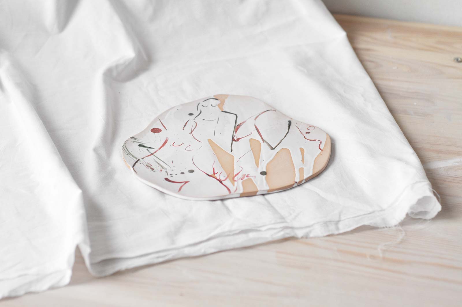 Side view - Decorative ceramic plate (Handmade)