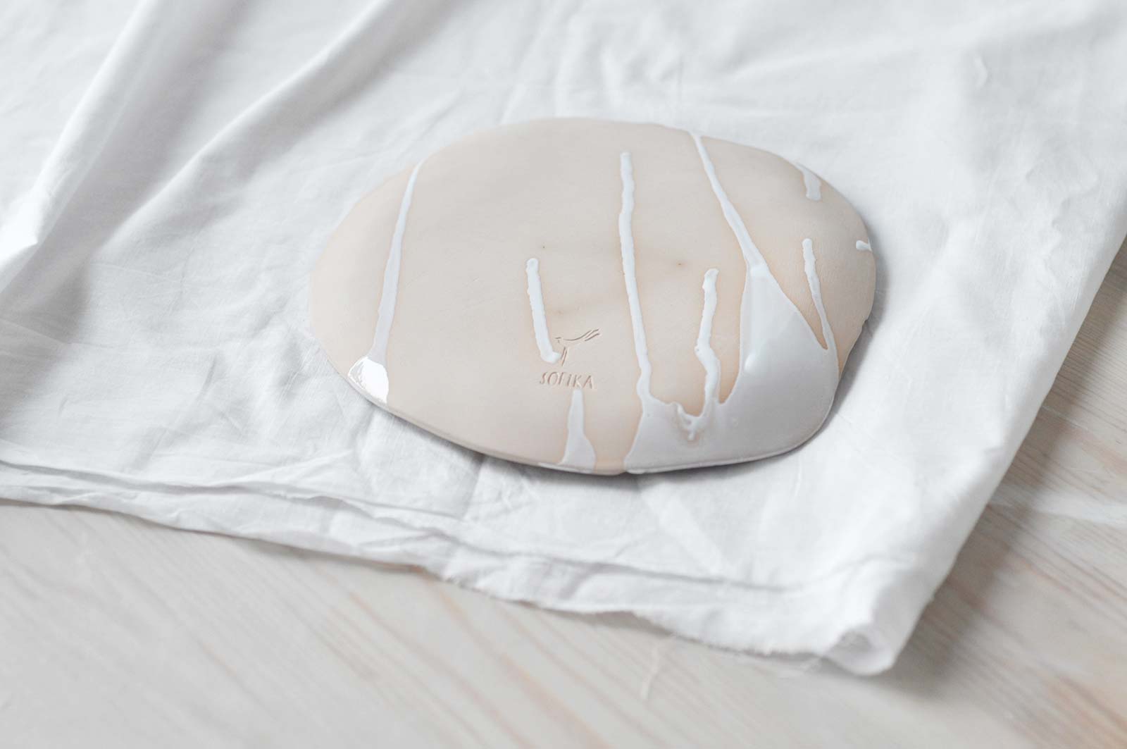 Rear view - Decorative plate (Handmade)