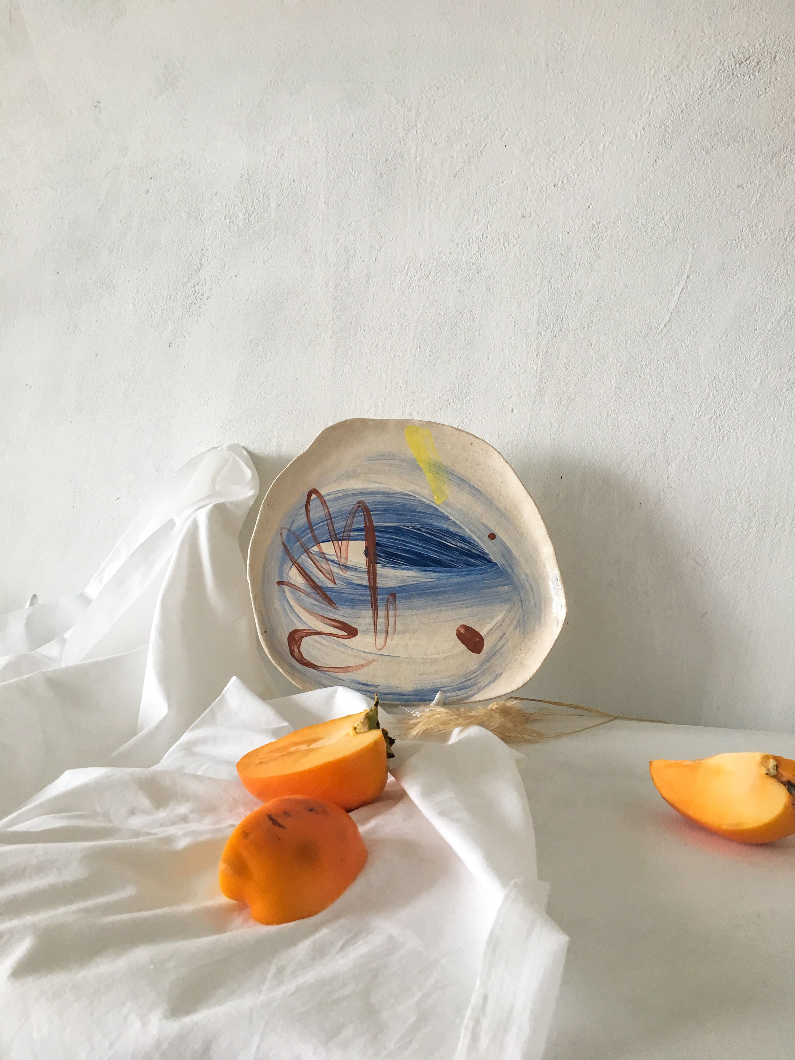 Велика тарілка з червоною квіткою (Ручна робота)