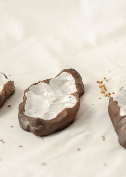 Декоративні плоскі тарілки з кераміки - Серія «Робота над собою» (Ручна робота) Декоративні плоскі тарілки з кераміки - Серія «Робота над собою» (Ручна робота)