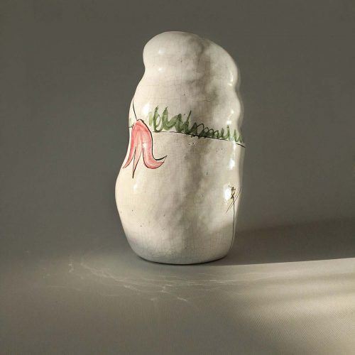 Вид спереду - Ваза з тюльпанами