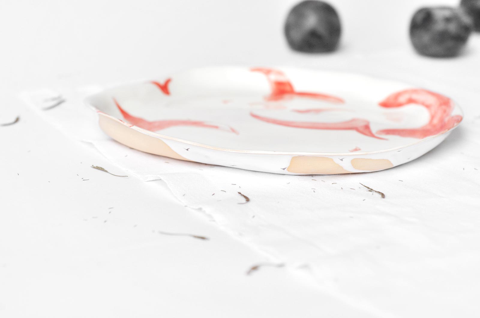 Вид збоку - Плоска керамічна тарілка (Ручна робота)