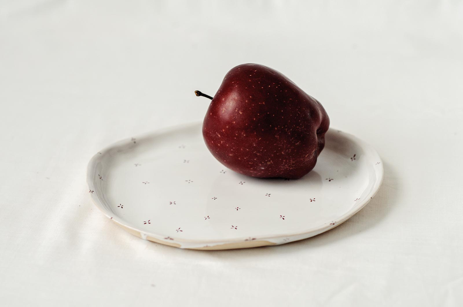 Вид збоку - Плоска тарілка з кераміки (Ручна робота)