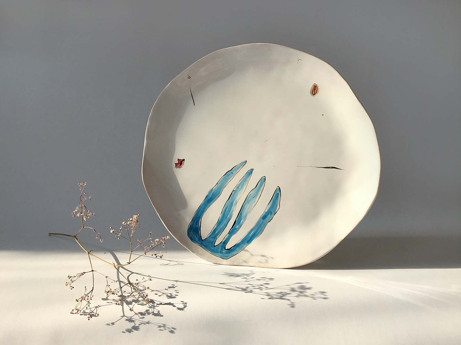 Плоска тарілка з художнім малюнком