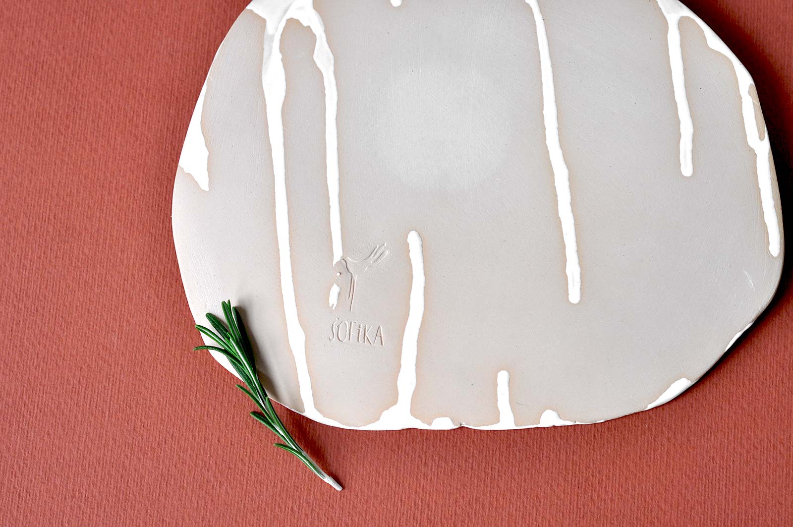 Вид ззаду - Плоска декоративна тарілка (Ручна робота)