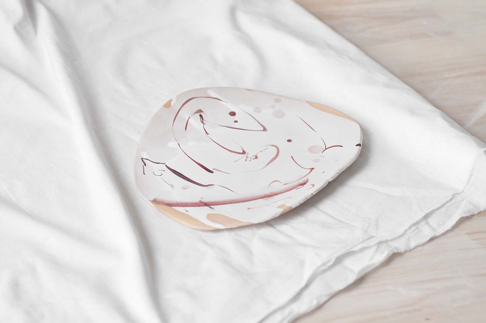 Плоска декоративна тарілка (Ручна робота)