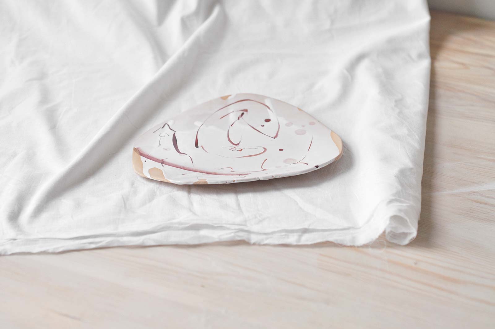 Вид збоку - Плоска декоративна тарілка (Ручна робота)