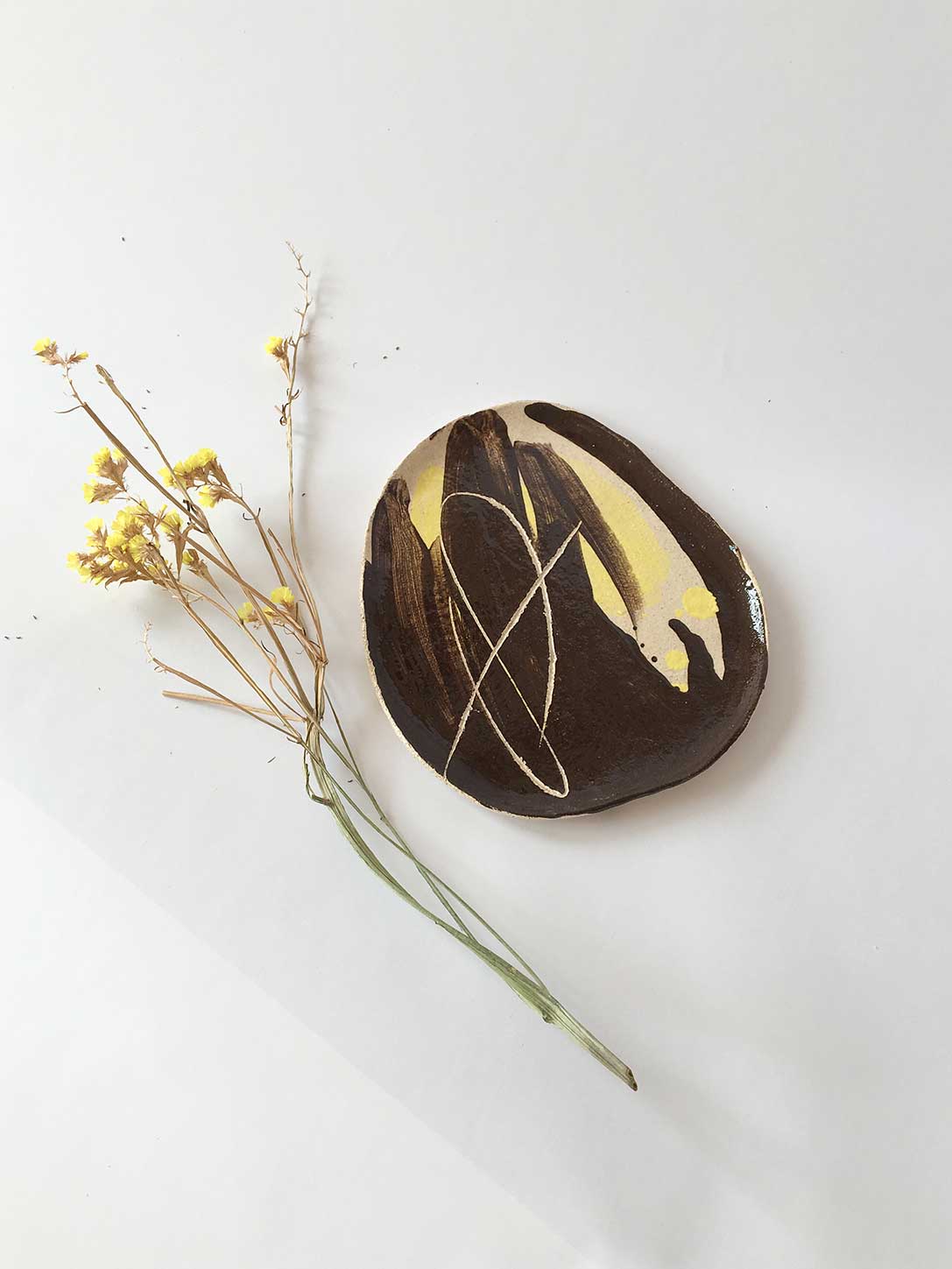 Вид спереду - Плоска декоративна тарілка (Ручна робота)