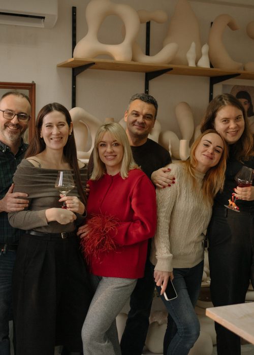 Урок з навчального курсу по кераміці - наші учні та клієнти Урок з навчального курсу по кераміці - наші учні та клієнти