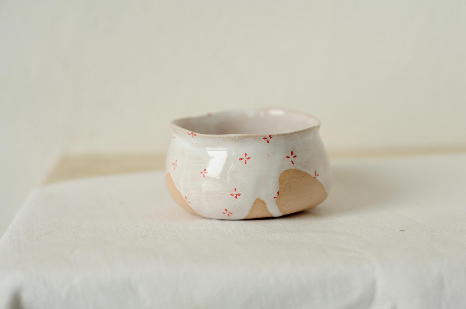 Вид сбоку - Декоративный соусник из керамики (Ручная работа)