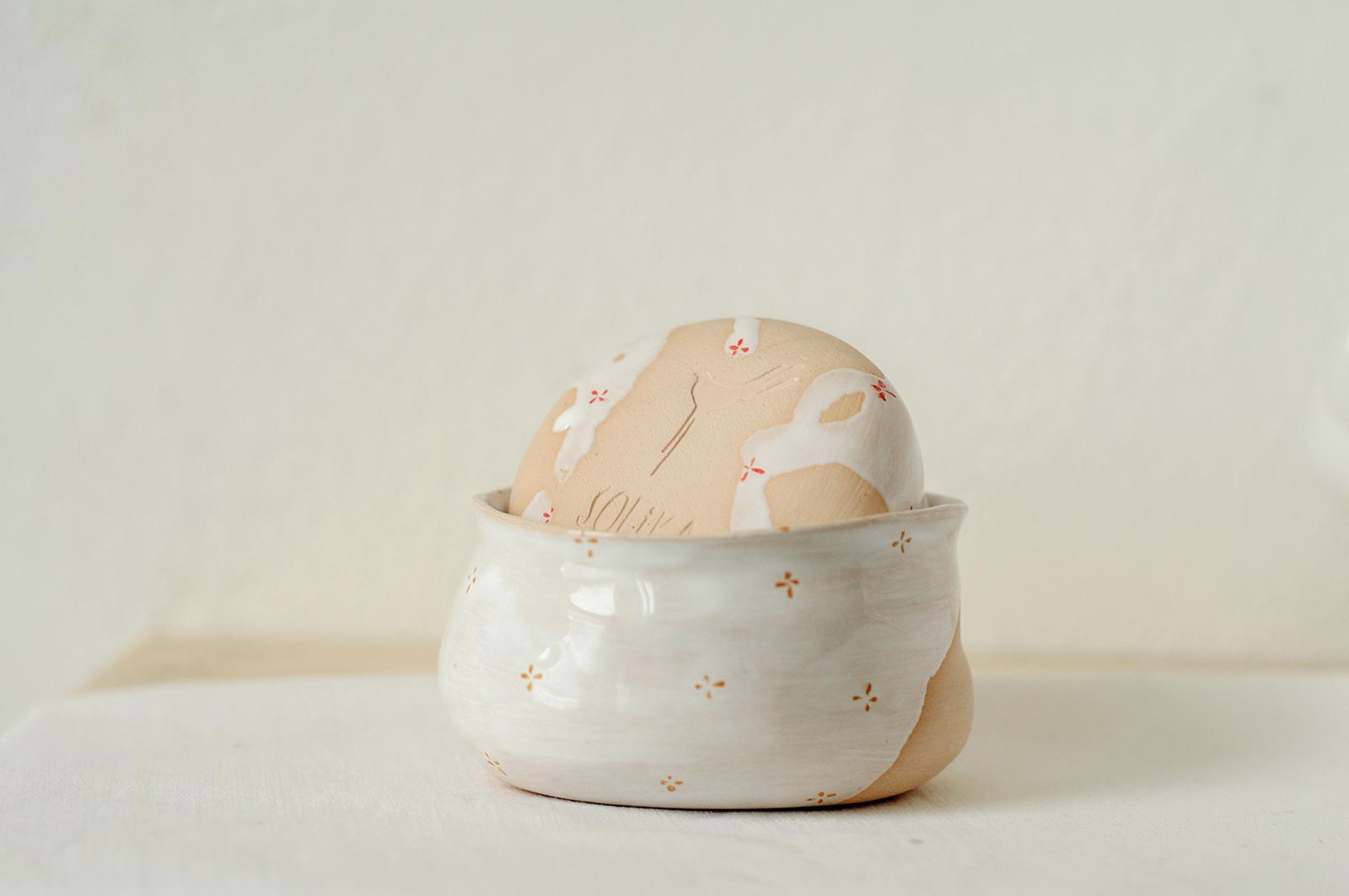 Вид сбоку - Пиала «Цветы с молоком» из керамики (Ручная работа)