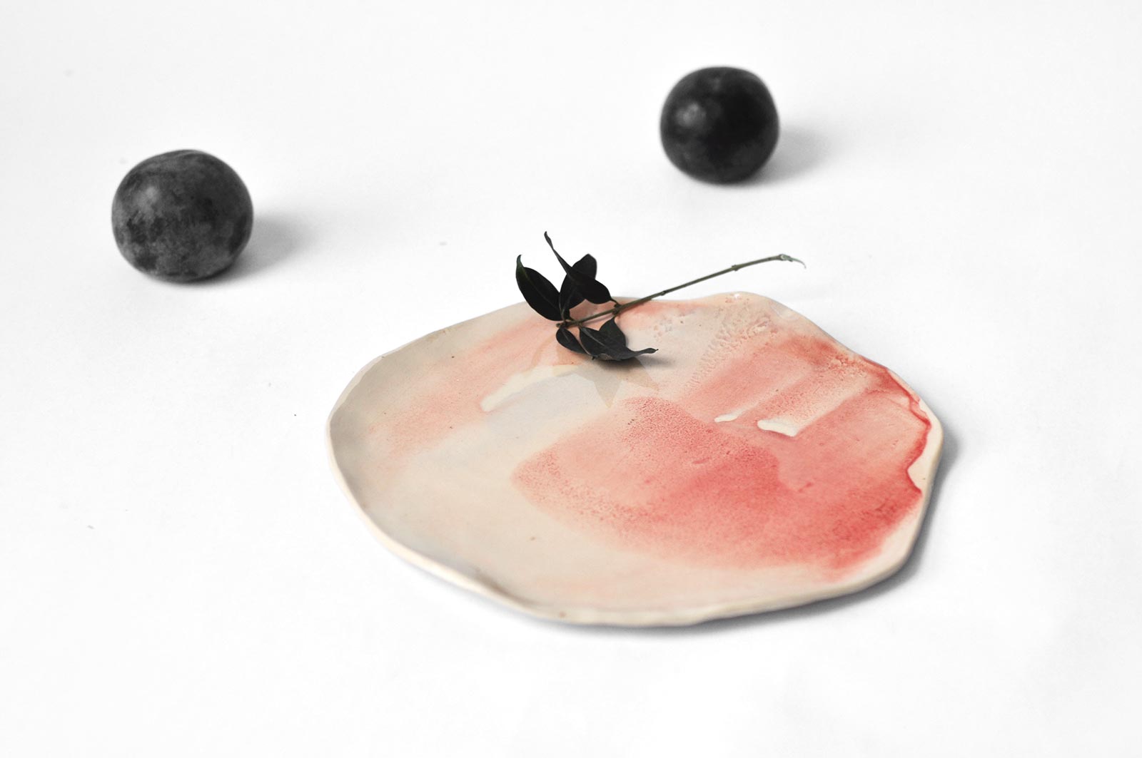 Декор - Плоская декоративная тарелка из керамики