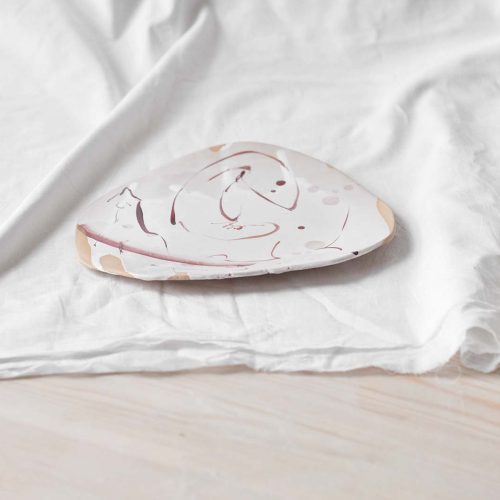 Вид сбоку - Плоская декоративная тарелка (Ручная работа)