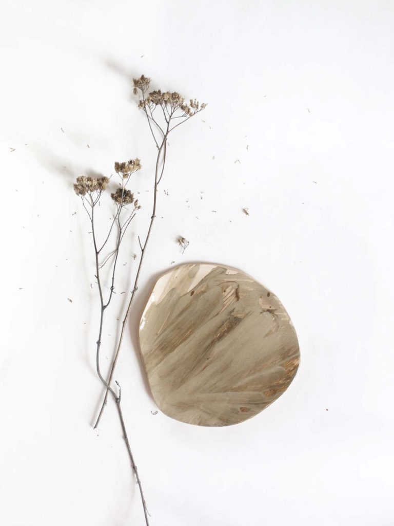 Маленькая плоская тарелка