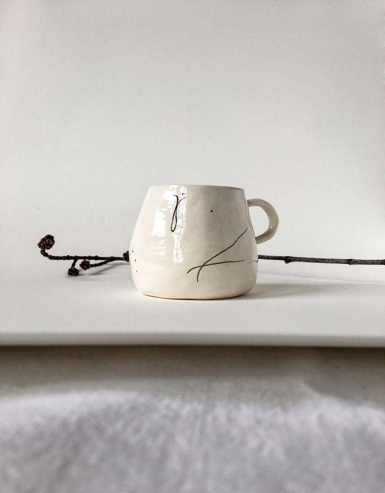 Чашка с абстрактным рисунком